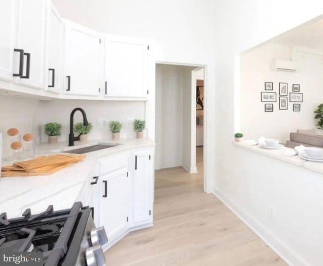 Building Photo - 807 Park Ave Unit 7