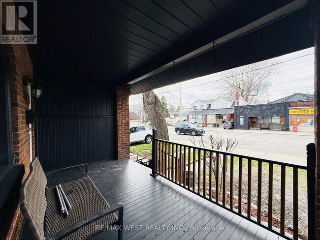 Photo - 123 Kingston Rd