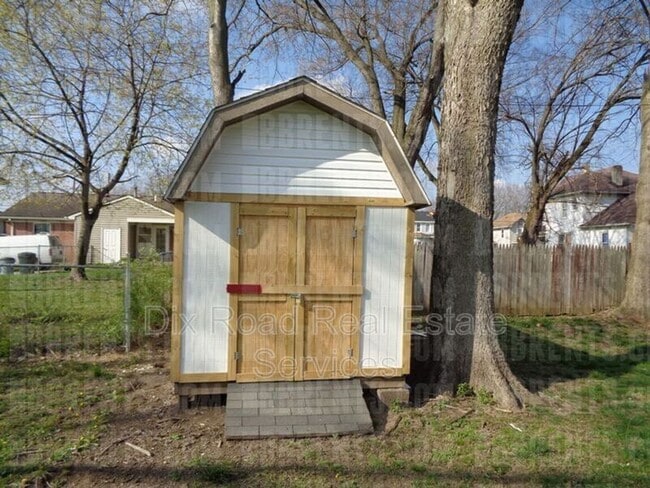 1707 Church Ave