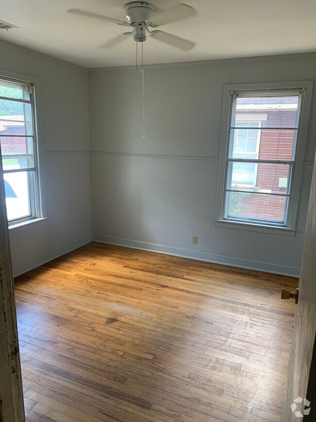 Building Photo - 312 Kelly St Rental