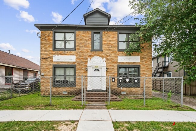 Building Photo - 406 Quitman St Unit 2