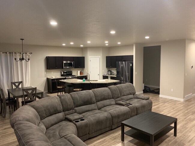 Photo - 657 Koins Way