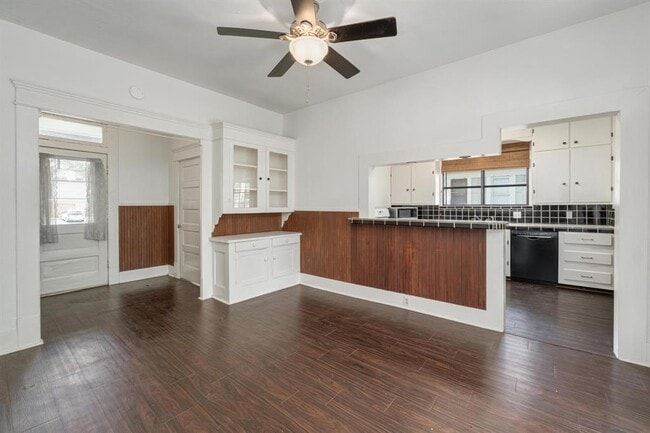 Photo - 304 W 35th St