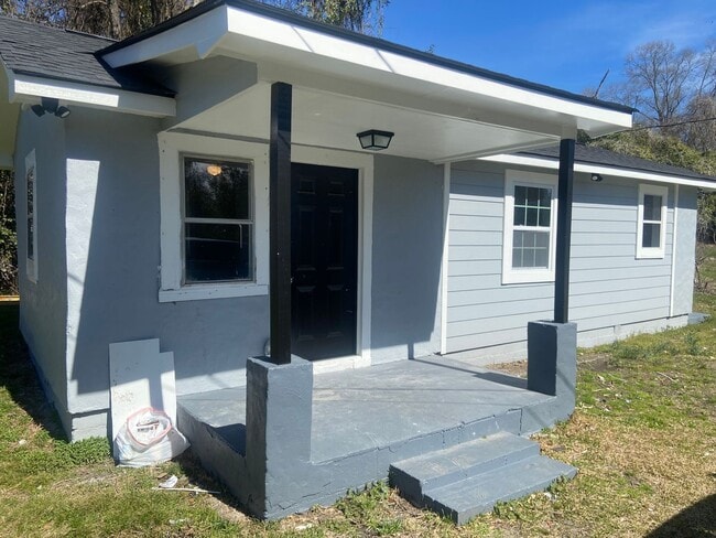 Building Photo - 2106 S Andrews Cir Unit 2106 S. Andrews Circle,  A