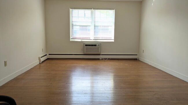 Building Photo - 26 Grove St Unit 12