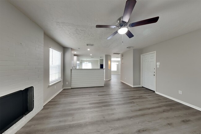Photo - 16322 Jast Dr