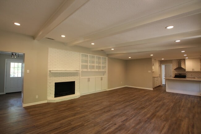 Photo - 701 Fair Ln