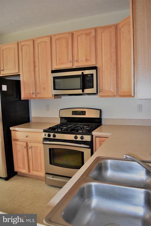 Photo - 1481 Pangbourne Way