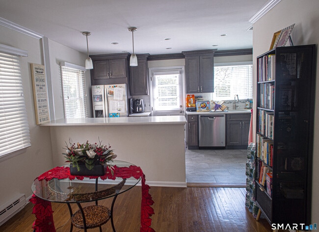 Photo - 31 Hollow Wood Ln