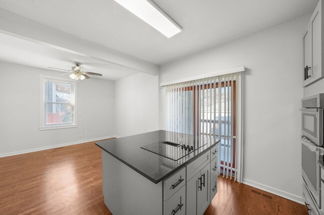 Photo - 7250 N Rogers Ave