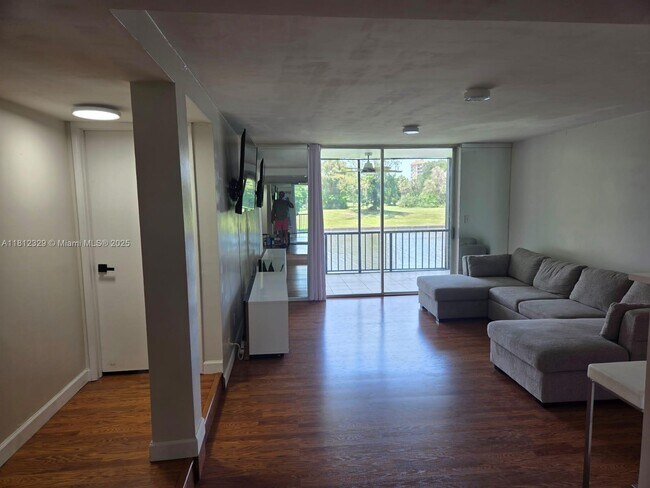 Photo - 3750 Inverrary Dr Unit 2B