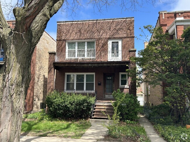 Building Photo - 2516 W Hutchinson St Unit 1 Rental