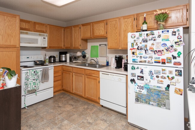 1BR, 1BA - 728SF