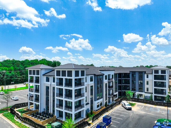 District South Apartments & Townhomes