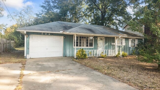 Building Photo - 204 Truman St