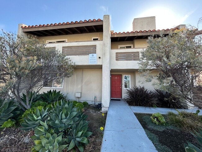 Building Photo - 2 Bed -2 Bath upper Unit 00016642D