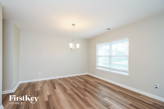 Photo - 281 Estelle Dr