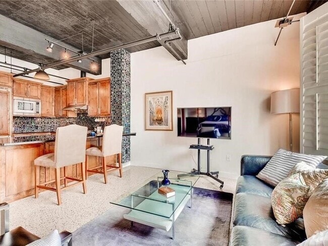 Building Photo - 710 Colorado St Unit 7E Rental