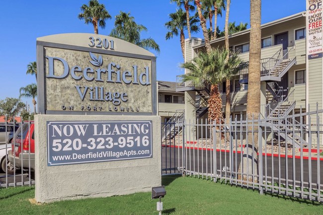 VEN A TU HOGAR EN DEERFIELD VILLAGE EN TUCSON, AZ - Deerfield Village on Fort Lowell Apartamentos