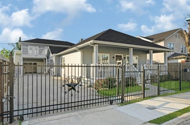 Photo - 304 Milby St Apartment Unit 1