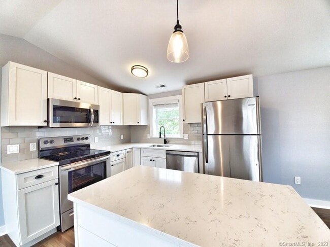 Building Photo - 5 Isaacs St Unit 3B Rental