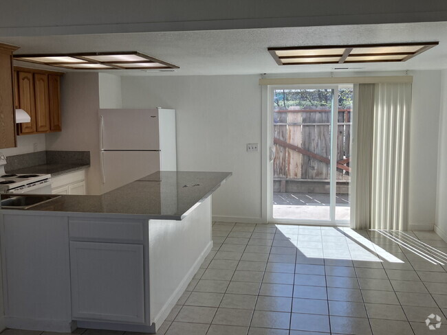 Building Photo - 1705 W N Bear Creek Dr Unit B Rental