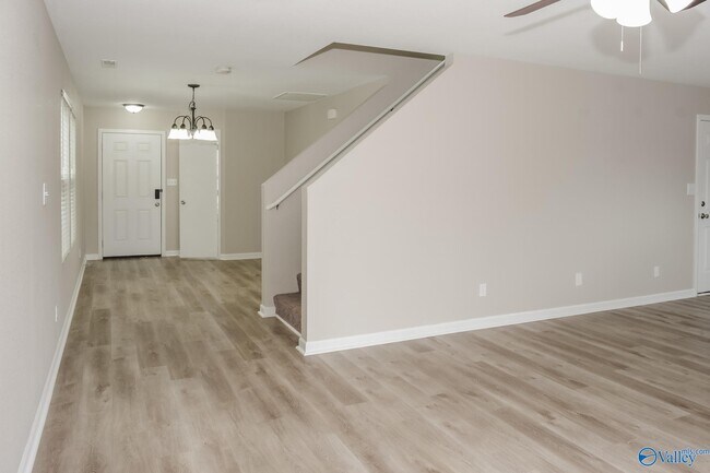 Photo - 213 Farmington Dr