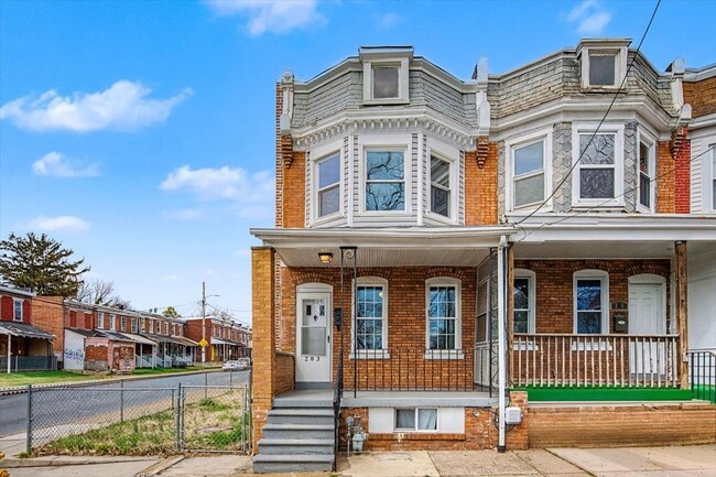 Building Photo - 203 N DuPont St