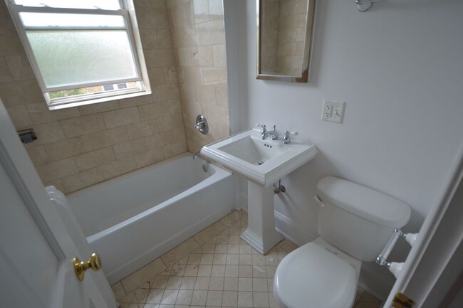 Photo - 4427 N Rockwell St Unit 4414-2