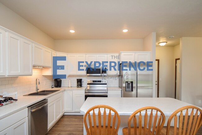 9052 W Ark Pl