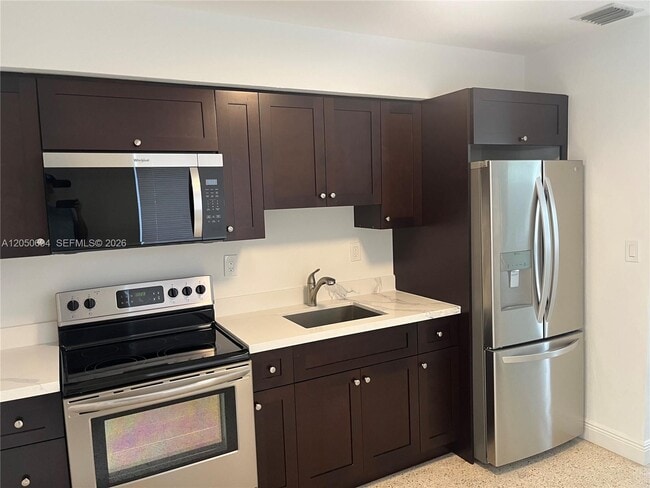 Photo - 90 E 15th St