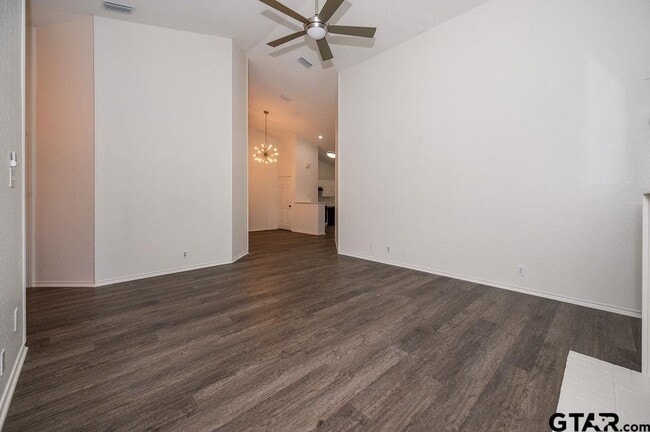 Photo - 5901 Hollytree Dr