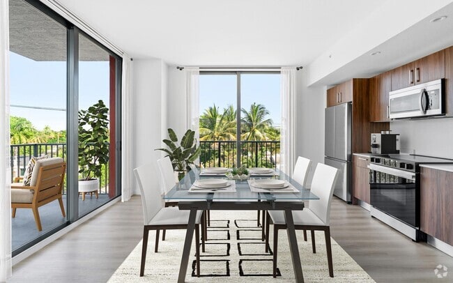 Building Photo - 811 NW 40th Ave Unit A1 Rental