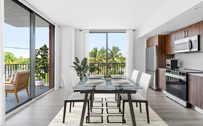 Building Photo - 811 NW 40th Ave Unit A1 Rental