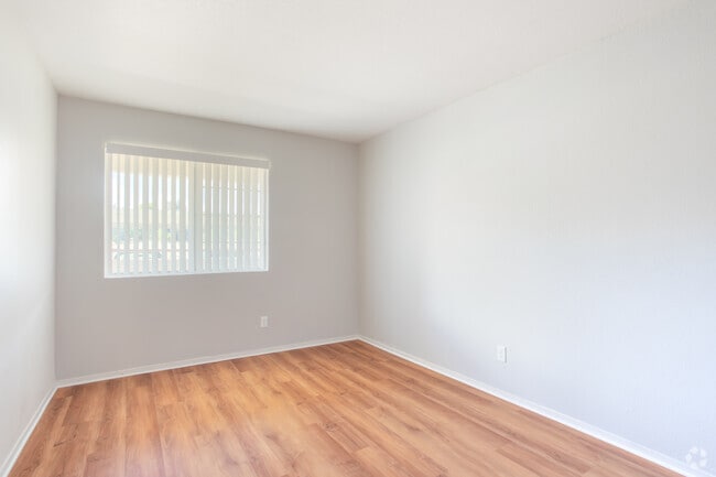 2HAB, 2BA - 796 ft² - Somerset Apartments