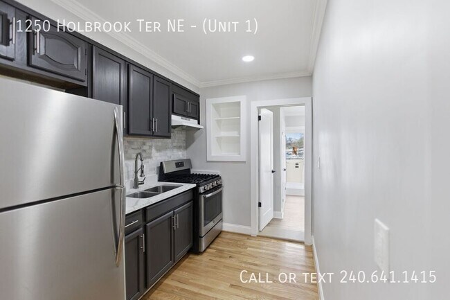 Photo - 1250 Holbrook Terrace NE Unidad ( 1)