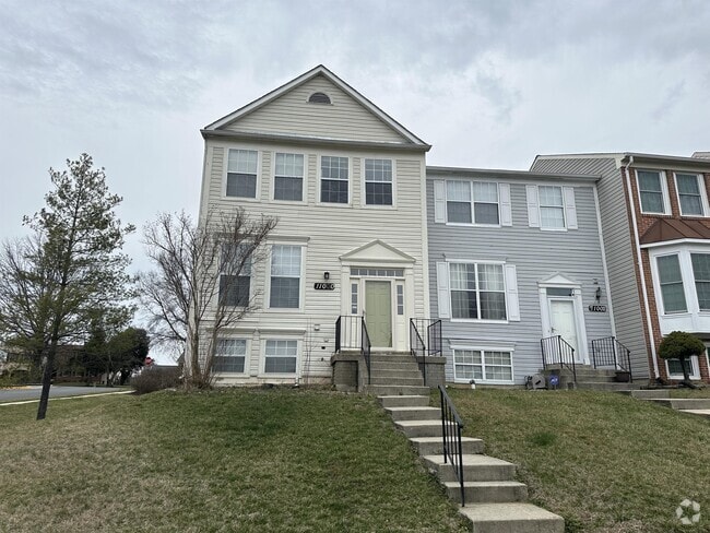 Building Photo - 11000 Spring Lake Dr Rental