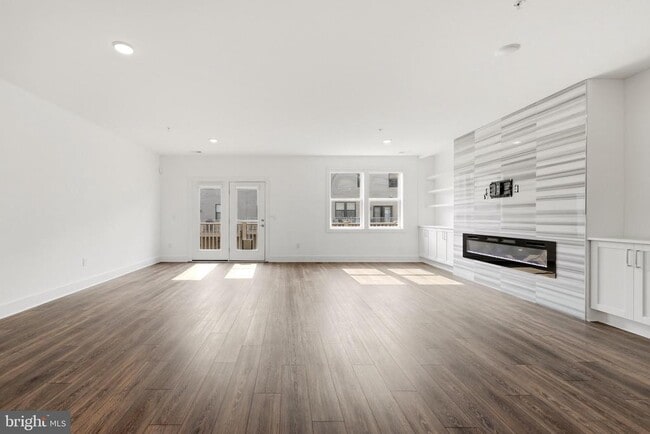 Photo - 44824 Tiverton Sq