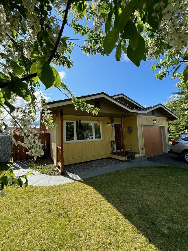 Cozy 3-bedroom home / Pet friendly / Fence... - Cozy 3-bedroom home / Pet friendly / Fence...