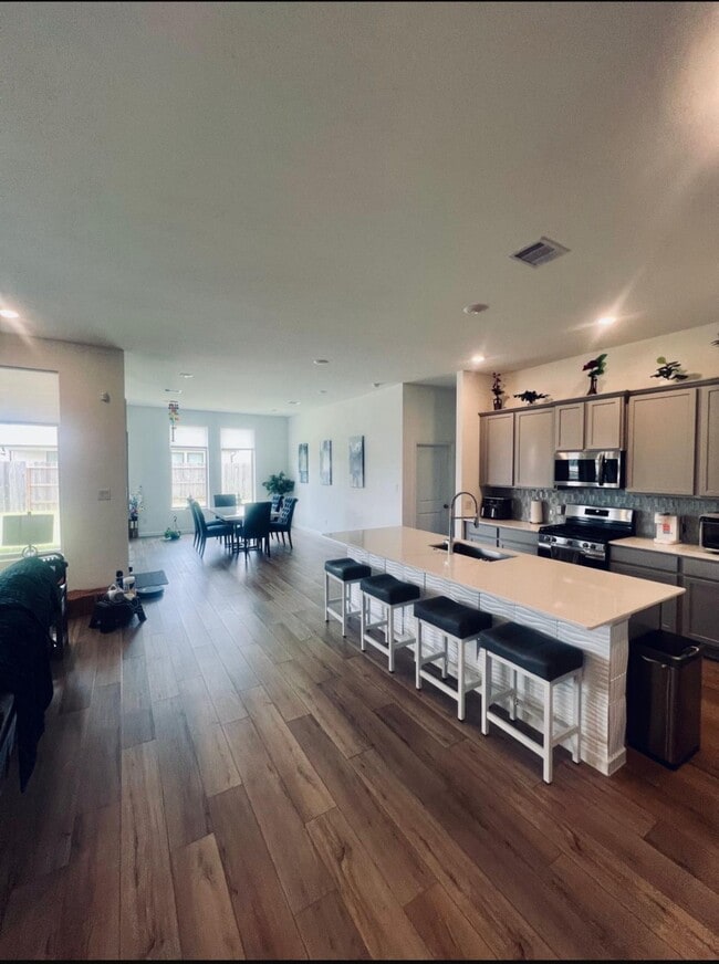 Building Photo - 2807 Gran Castillo Dr Rental