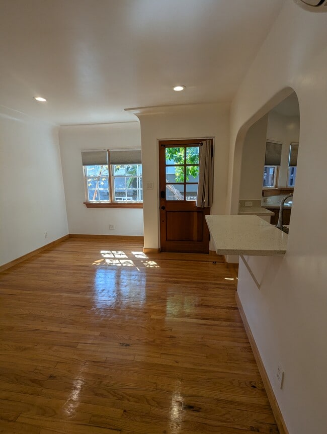 Photo - 1549 Baxter St