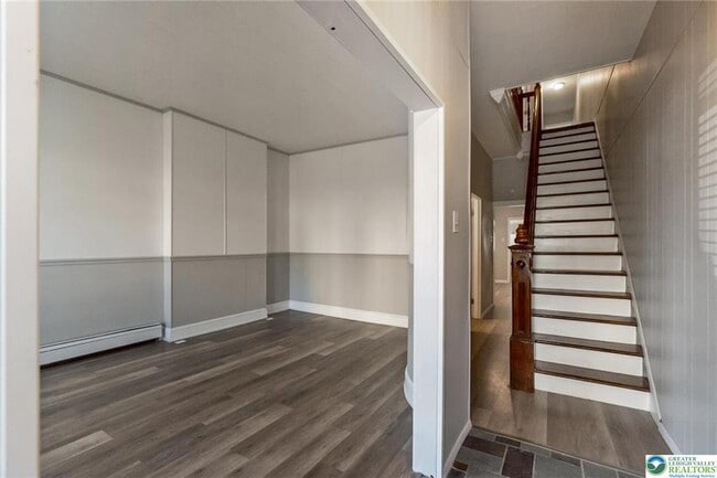 Photo - 421 Center St