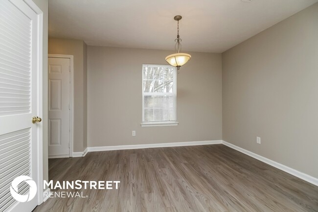 Photo - 448 Dorchester Dr