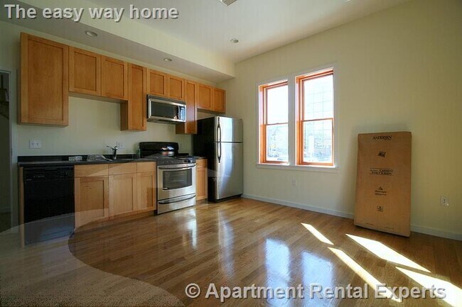 Building Photo - 2 Beech St Unit #204 Rental