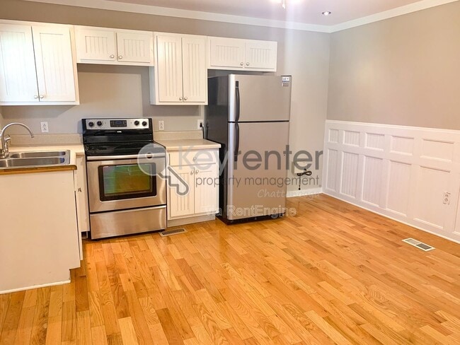 Photo - 115 Larchmont Ave