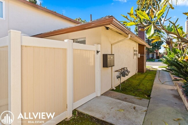 Photo - 17972 Baron Cir Unit 3