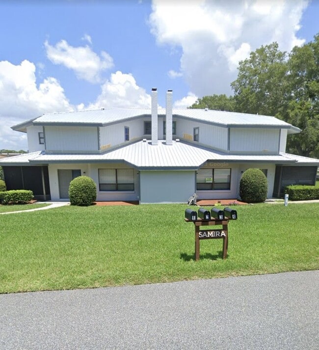 Building Photo - Updated 2BR/2.5BA Townhome w/ Office + Gar...