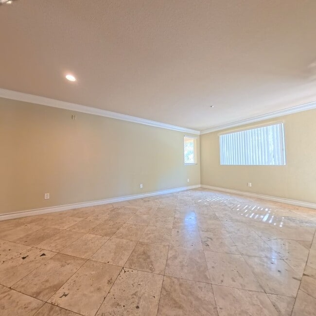 Photo - 220 E Flamingo Rd