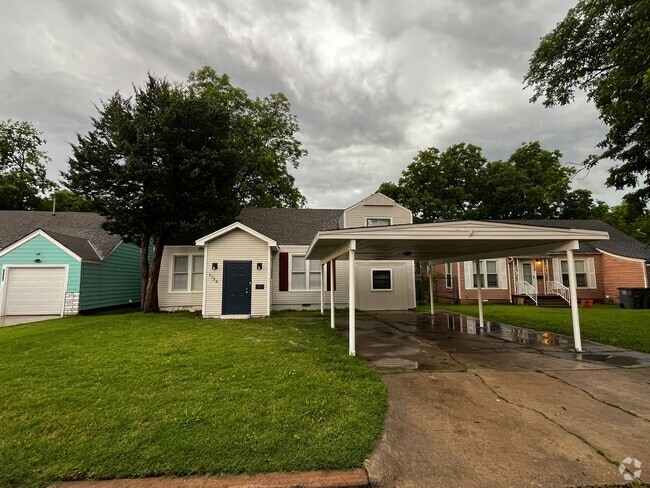Building Photo - 1724 NW Elm Ave Rental