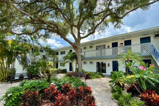 Biscayne Gardens - Biscayne Gardens Apartments